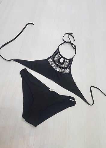 Siyah bikini takimi