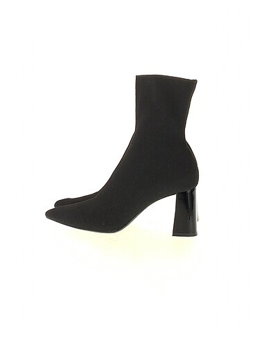 Zara Bot %70 İndirimli.