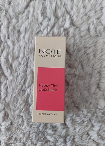 Beden Note tint yanak ve dudaklarda çok güzel duruyor