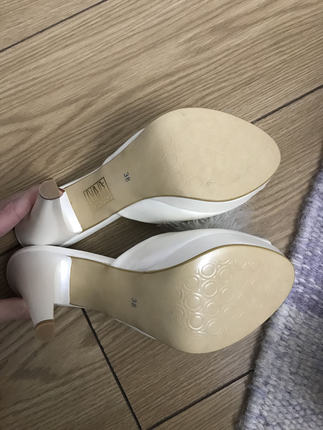 38 Beden beyaz Renk Pierre cardin terlik
