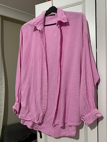 Pembe gömlek