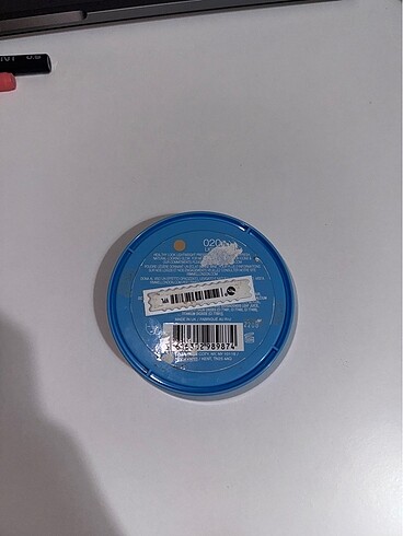 Beden Rimmel London Kind and Free Pudra