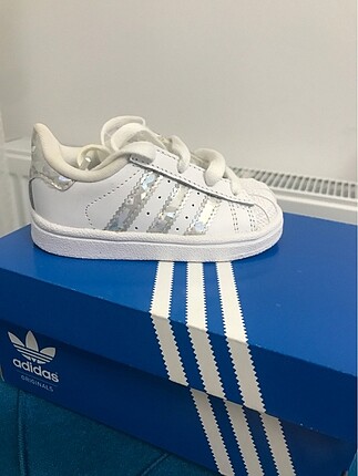 Adidas superstar