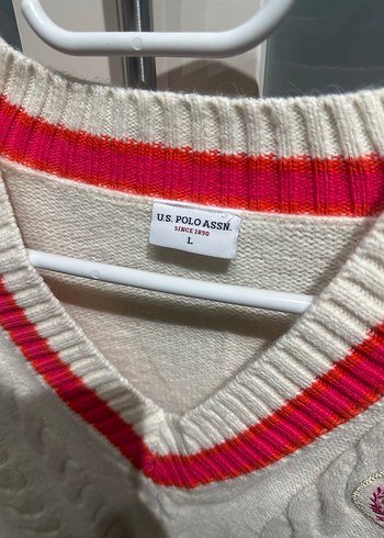 Beyaz Nakışlı V Yakalı Örgü Kadın Kazak - Görsel 3