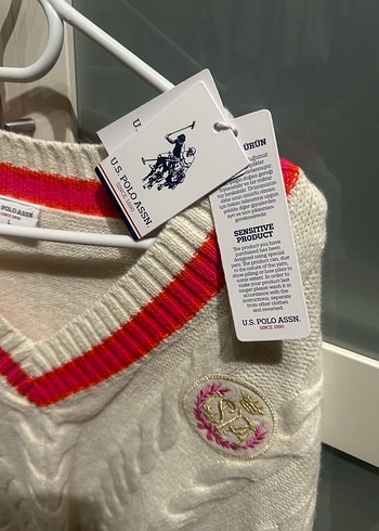 Beyaz Nakışlı V Yakalı Örgü Kadın Kazak - Görsel 5