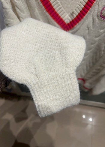 Beyaz Nakışlı V Yakalı Örgü Kadın Kazak - Görsel 4