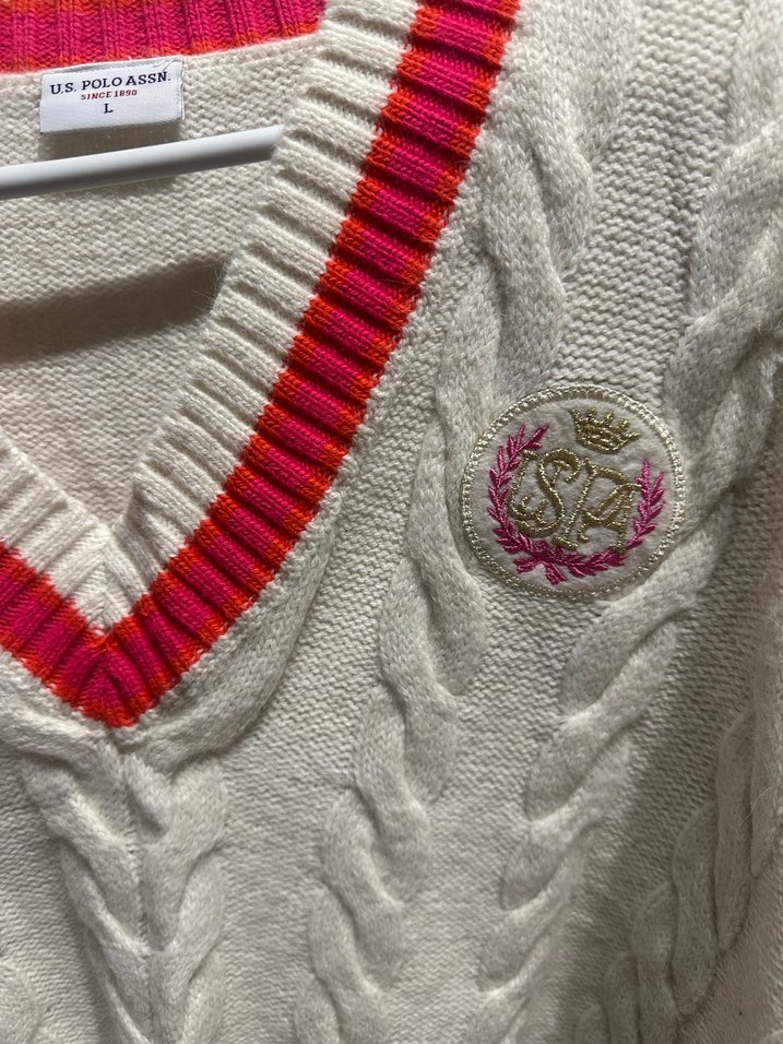 Beyaz Nakışlı V Yakalı Örgü Kadın Kazak - Görsel 2