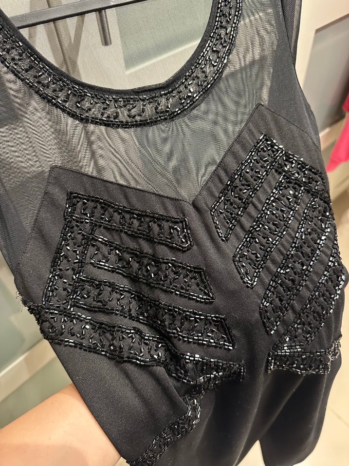 Uzun Kollu Siyah İşlemeli Elbise - Görsel 2