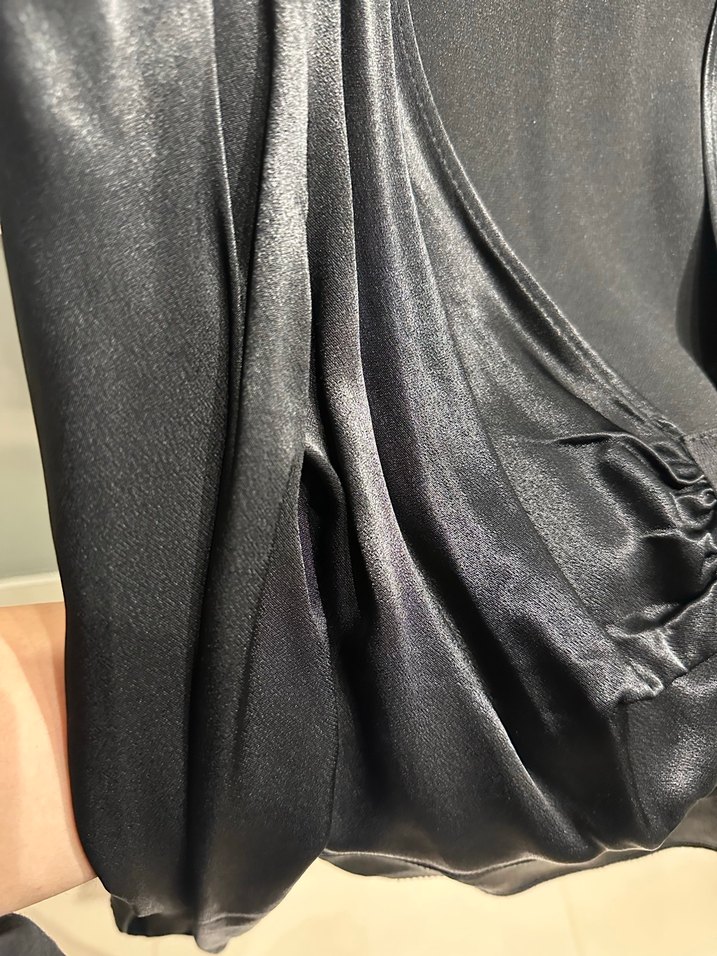 Saten V Yakalı Kadın Bluz - Görsel 2