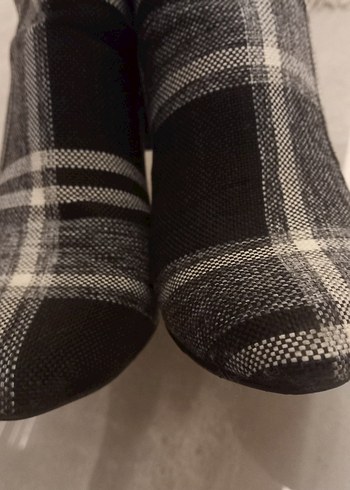 Gri Kareli Tokalı Kadın Topuklu Bot - Görsel 4