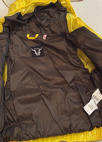 Parlak Sarı Kapüşonlu Erkek Çocuk Mont - Görsel 4