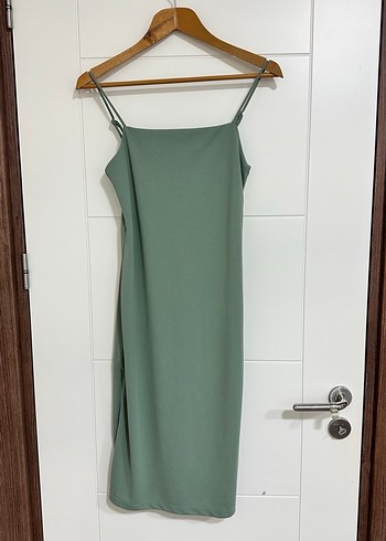 Yeşil İnce Askılı Uzun Elbise - Görsel 2