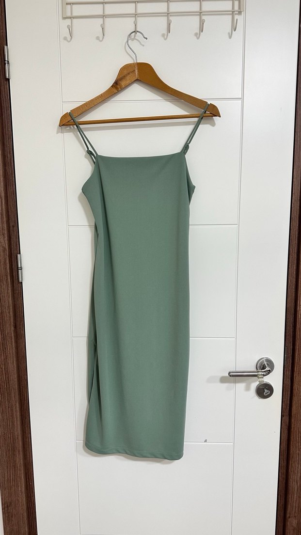 Yeşil İnce Askılı Uzun Elbise - Görsel 2