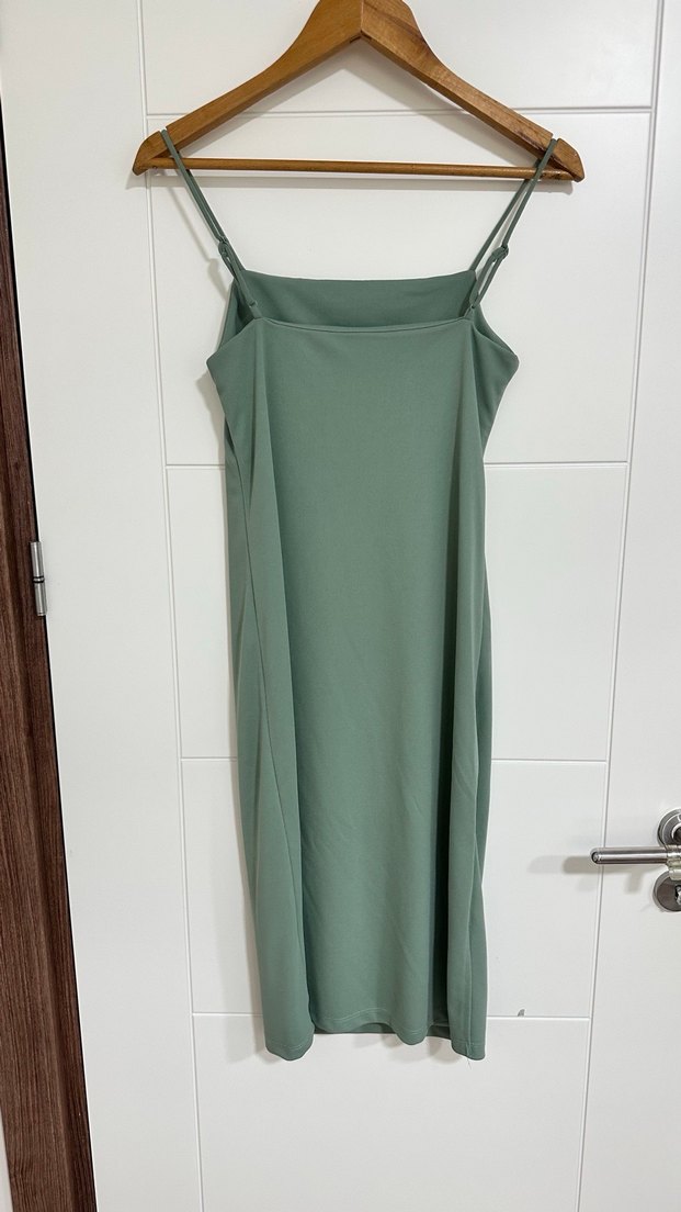Yeşil İnce Askılı Uzun Elbise - Görsel 5