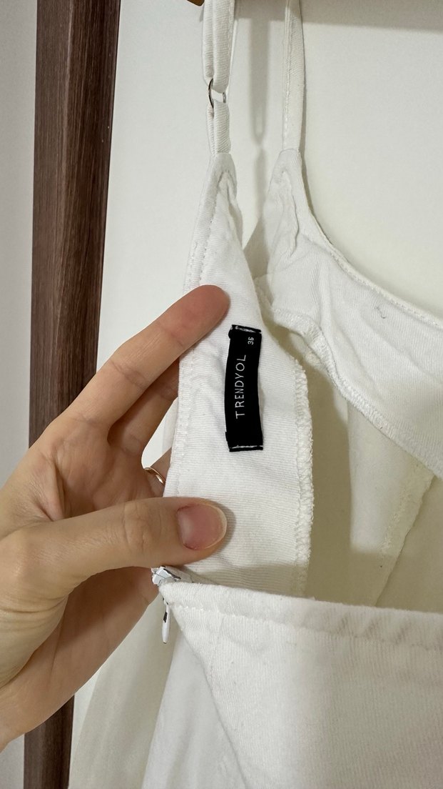 Beyaz Keten Midi Askılı Elbise - Görsel 5