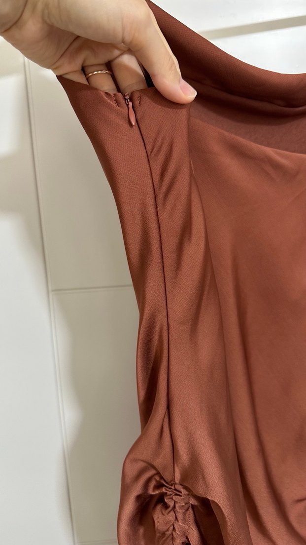 Kahverengi Drapeli İpek Görünümlü Uzun Elbise - Görsel 4