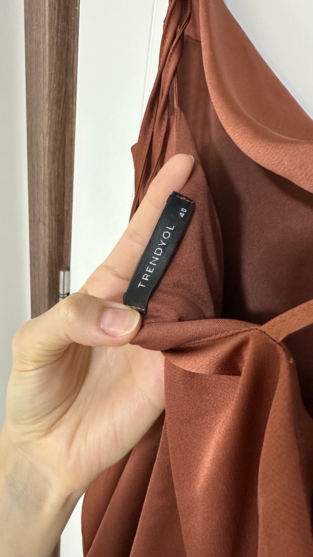 Kahverengi Drapeli İpek Görünümlü Uzun Elbise - Görsel 5
