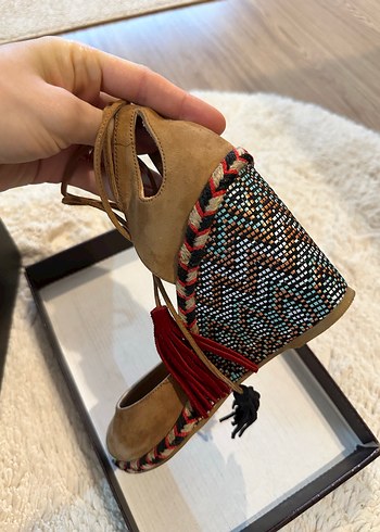 Desenli Süet Dolgu Topuklu Kadın Ayakkabı - Görsel 3