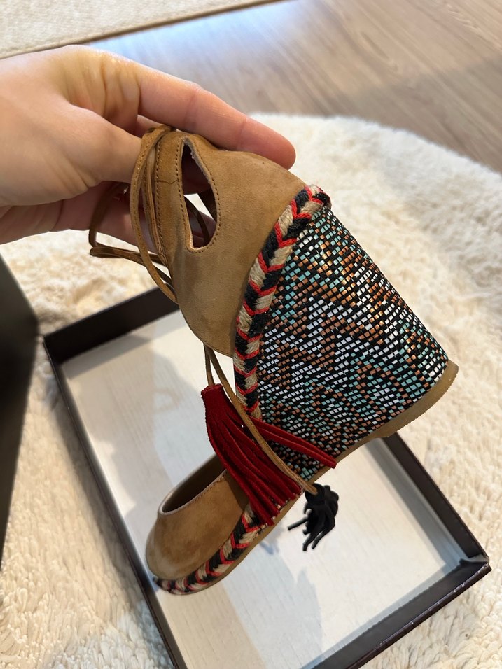 Desenli Süet Dolgu Topuklu Kadın Ayakkabı - Görsel 3