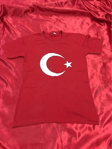 Ay yıldızlı tişört