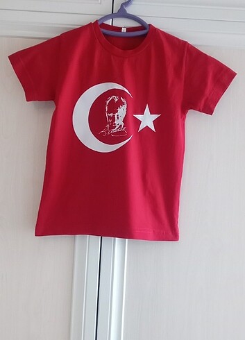 Kız ve erkek çocuk için uyumlu Atatürk baskılı tişört 5-6 yaş