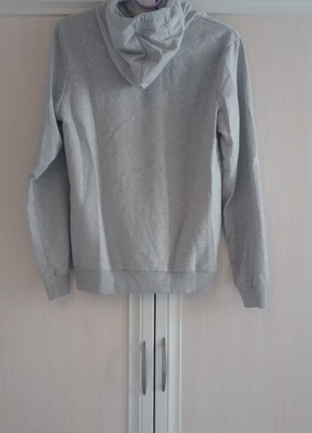 Diğer Kopşonlu sweat 11-12 yaş etiketi rahatsız etiği için çıkartmıştı