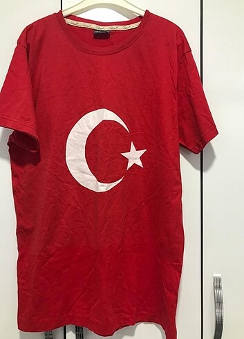 15-16 Yaş Beden Ay yıldızlı tişört