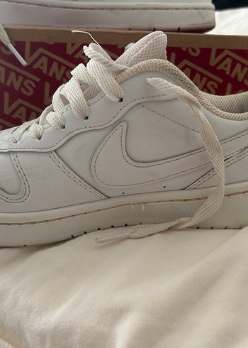 Nike Beyaz Kadın Bağcıklı Spor Ayakkabı