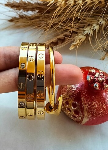 Cartier ve çivili kelepçe 