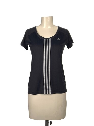 Adidas T-shirt %70 İndirimli.