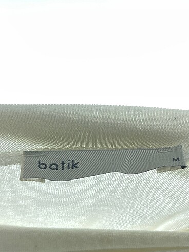 m Beden beyaz Renk Batik Bluz %70 İndirimli.
