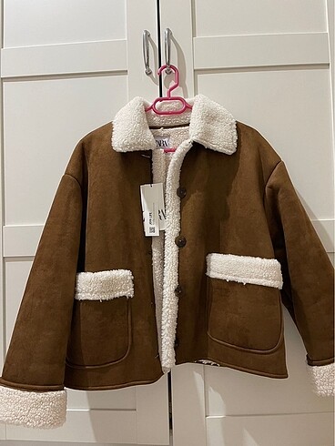 Zara Mont