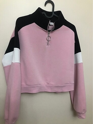 H&M DIVIDED SWEATSHIRT