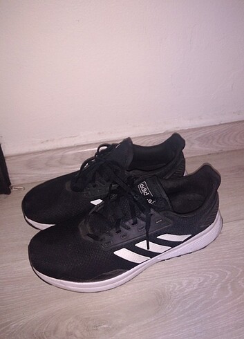 Adidas spor ayakkabı