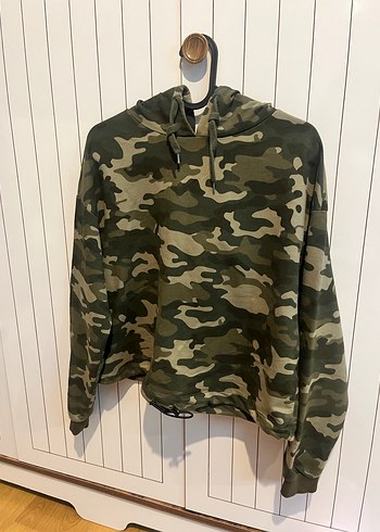 Kamuflaj Desenli Kapüşonlu Kadın Sweatshirt