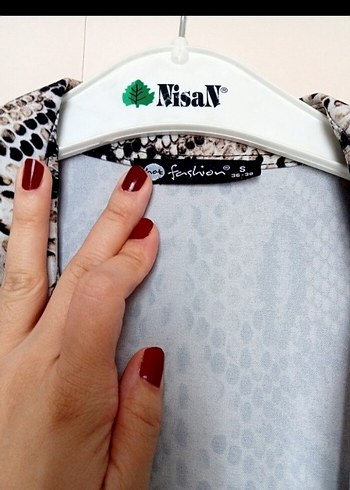 Zincir Detaylı Yılan Desenli Kadın hırka - Görsel 4