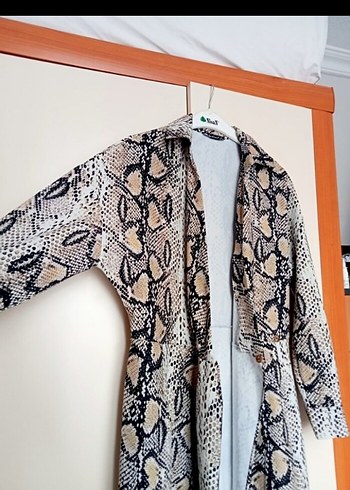 Zincir Detaylı Yılan Desenli Kadın hırka - Görsel 2