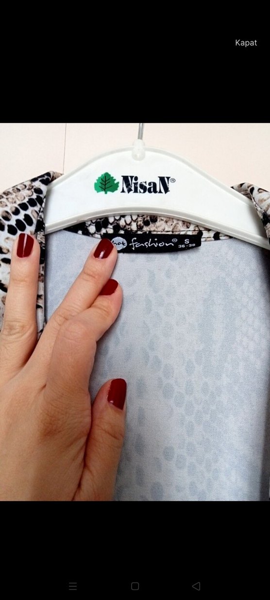 Zincir Detaylı Yılan Desenli Kadın hırka - Görsel 4