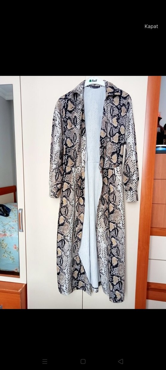 Zincir Detaylı Yılan Desenli Kadın hırka - Görsel 3