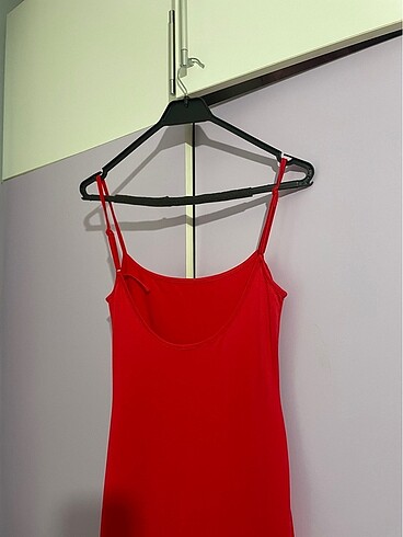 s Beden BERSHKA SIRT DEKOLTELİ ELBİSE