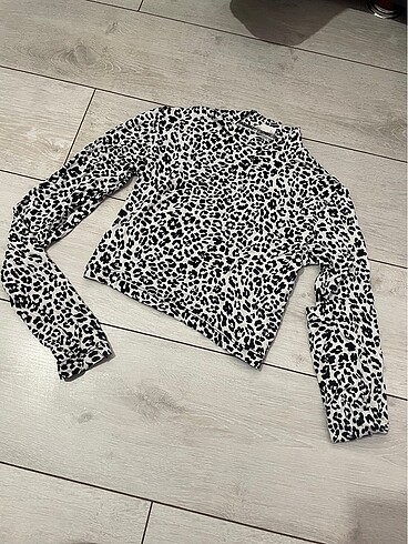 LEOPAR DESENLİ CROP BLUZ
