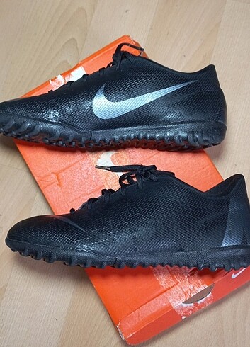 Nike krampon 38.5 numara krampon 1 kere kullanildi