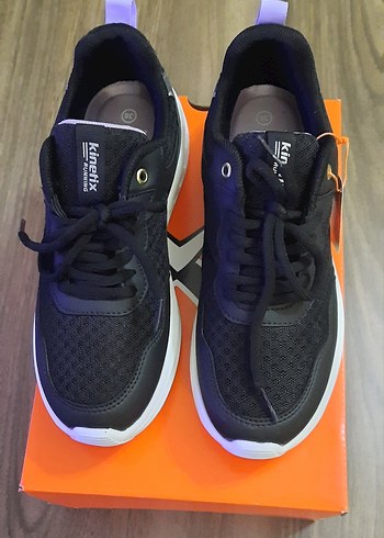 Kinetix Siyah Kadın Spor Ayakkabı Velcro Detaylı