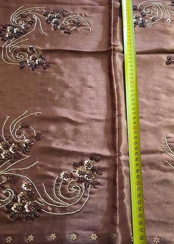 Kahverengi İşlemeli Masa Örtüsü - Görsel 3