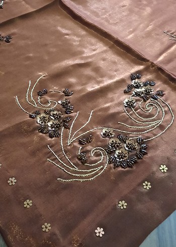 Kahverengi İşlemeli Masa Örtüsü - Görsel 2