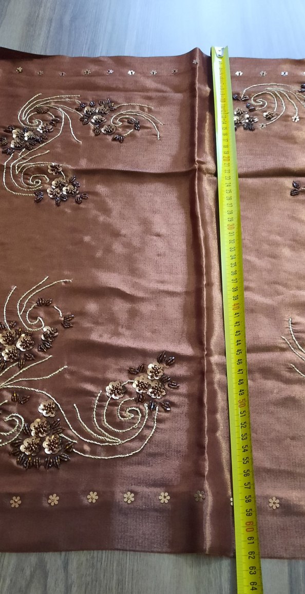 Kahverengi İşlemeli Masa Örtüsü - Görsel 3