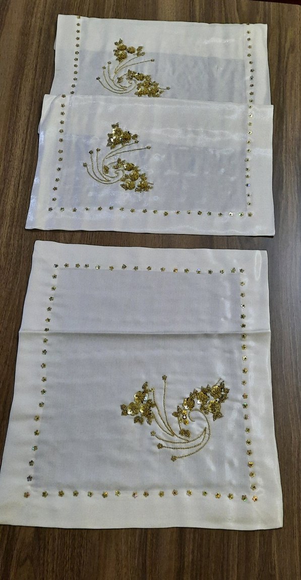 İşlemeli Beyaz Masa Örtüsü Seti - Görsel 2