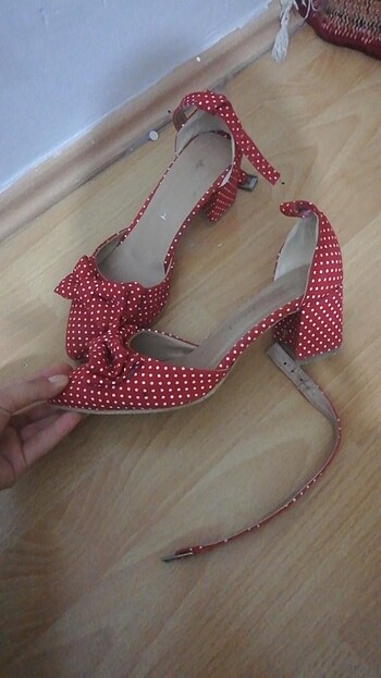 37 Beden kırmızı Renk #kırmızı puantiyeli #topuklu ayakkabı #kalın kısa topuk 