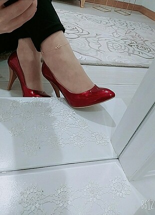 Kırmızı stiletto