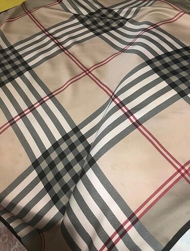 Diğer Burberry eşarp